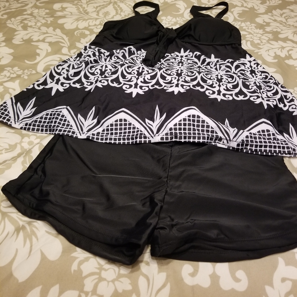 Blk/Wht Tankini Bathing Suit, NWT